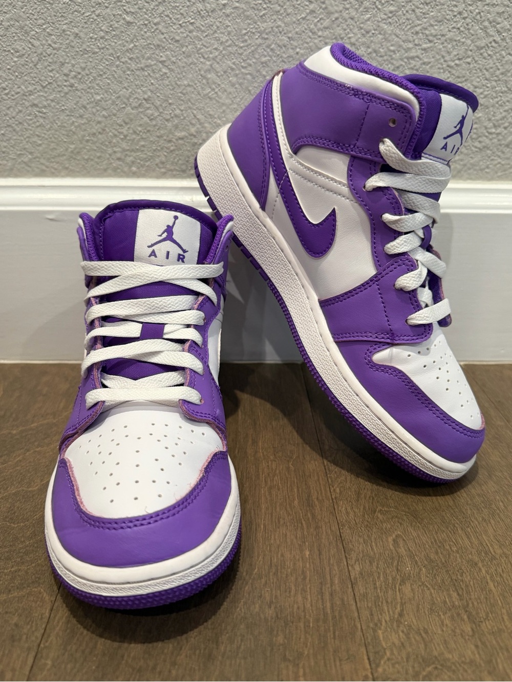 Jordan Kids High-Top Sneakers in Purple and White